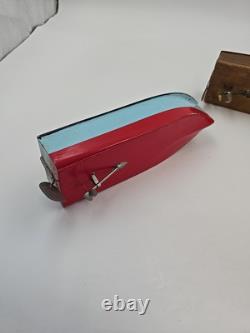 2 Small Wood Boat Models(NOT WORKING)For Parts Hobby Boat Kits W / Motors