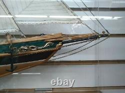 Bluenose II Wood Ship Schooner Model With Stand & Display Case Local Pickup Only