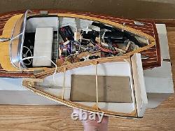 Chris Craft R/C Runabout Speed Boat Classic 27 Model with Custom Wood Box