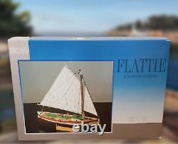 Corel Flattie Fishing Boat Model 20125 125 Scale Made in Italy New
