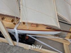 Drexel Heritage Defender Yacht Wood Sail Boat Ship Replica Model Sculpture