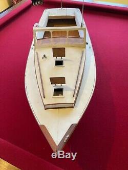 Dumas Wood Model Day Boat RC