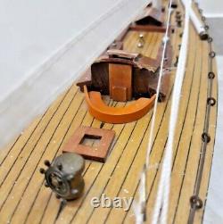 ENDEAVOUR Large Sailing Yacht Wood Model Ship Kit 32 Boat Sailboat Nice Details