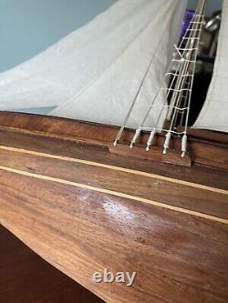 Endeavour America's Cup J Class Yacht Wood Model 32 Boat Sailboat Beautiful