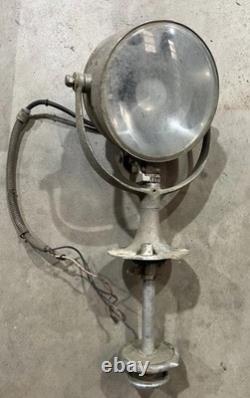 Half Mile Ray Model 833 Ship Chris Craft Wood Boat Deck Bow Light Boating