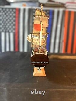 Heritage Mint L. T. D. 19 Long Wood/fabric Model Ship The H. M. S Endeavor