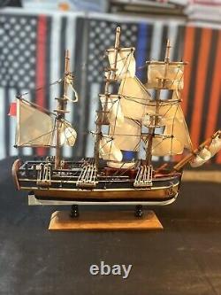 Heritage Mint L. T. D. 19 Long Wood/fabric Model Ship The H. M. S Endeavor