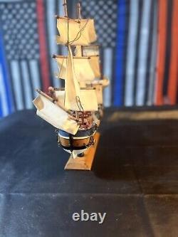 Heritage Mint L. T. D. 19 Long Wood/fabric Model Ship The H. M. S Endeavor