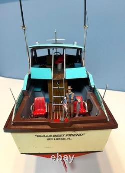Model Sports Fishing Boat Cabin Cruiser Model Yacht 17 Long with Base Model Sports Fishing Boat Cabin Cruiser Model Yacht 17 Long with Base