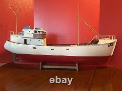 RC Model Fishing Boat (wooden)