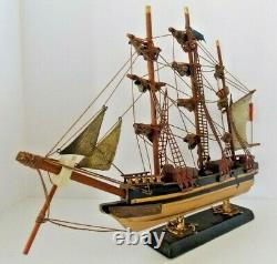 Red Jacket Clipper Wooden Replica Vintage Detailed Model Nautical Pre-owned