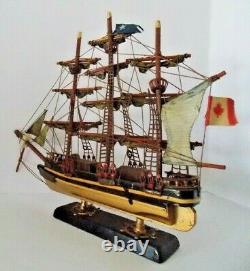 Red Jacket Clipper Wooden Replica Vintage Detailed Model Nautical Pre-owned