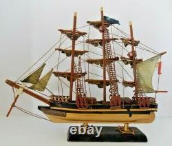 Red Jacket Clipper Wooden Replica Vintage Detailed Model Nautical Pre-owned