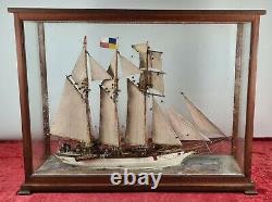 Sailboat With 3 Masts. Boat Model. Poichromed Wood. With Urn. Years 20/30