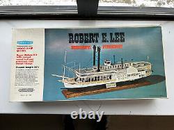 Scientific Robert E Lee Mississippi Steamboat Super Deluxe Wood Model Kit NEW