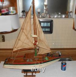 VTG Pond Wood Model Ship Boat Sailboat Yacht Nautical Coastal Schooner! AS IS