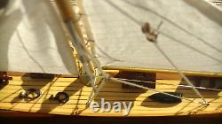 Very Fine Quality Planked Model Sailboat Sloop 28L 34T all Brass Fittings