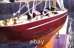 Very Fine Quality Planked Model Sailboat Sloop 28L 34T all Brass Fittings