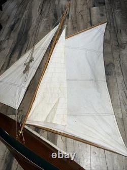 Very Fine Quality Wood Model Sailboat Sloop Yacht 37L 42T all Brass Fittings