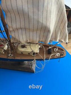 Vintage BLUENOSE Wood Ship Boat Model
