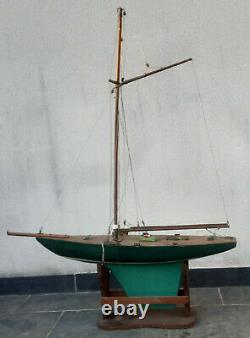 Voiliers de bassin. Basin's wood boat models. Maquettes de bateaux