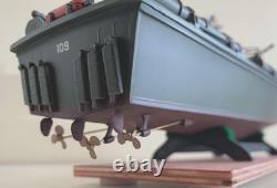 WW2 PT-109 COMMANDED BY LTJG. JOHN KENNEDY- Scale 172 PRO-BUILT WITH WOOD BASE