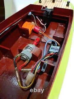 Wooden Handmae Model RC Boat Vintage with Futaba T2ER READ DESCRIPTION