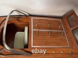 Wooden Speedboat Model Chris Craft Runabout Yacht, Double Cockpit, Collectible