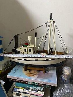 Wooden fishing boat model (16x18x5.6 inch)