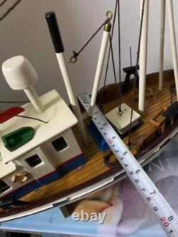 Wooden fishing boat model (16x18x5.6 inch)