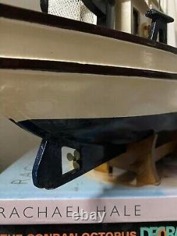 Wooden fishing boat model (16x18x5.6 inch)