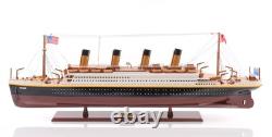 10 Bateaux Modèles Petits en Bois Massif Peints à la Main Noir et Rouge 1912 RMS Titanic