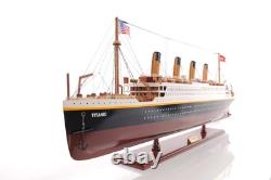10 Bateaux Modèles Petits en Bois Massif Peints à la Main Noir et Rouge 1912 RMS Titanic