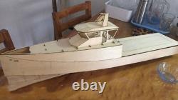 135 DAMEN SEA AXE 3307 kit en bois pour maquette de bateau RC 900 mm 35,4
  <br/>
