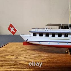 14 5/8 Montreux 1904 Modèle de bateau à vapeur Architectura Navalis en bois et verre display