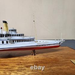 14 5/8 Montreux 1904 Modèle de bateau à vapeur Architectura Navalis en bois et verre display