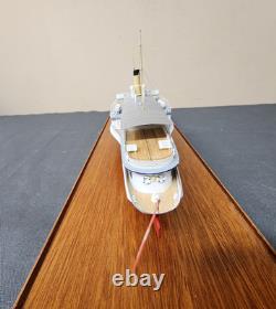 14 5/8 Montreux 1904 Modèle de bateau à vapeur Architectura Navalis en bois et verre display