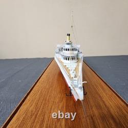 14 5/8 Montreux 1904 Modèle de bateau à vapeur Architectura Navalis en bois et verre display