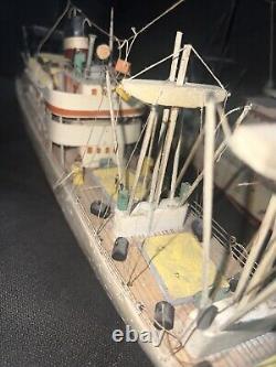 2 VTG Idéal Assembled Balsa Wood Model Boat Steam Ships Display 26 Nautical <br/><br/>   Translation: 2 VTG Modèles de bateaux en bois de balsa assemblés Idéal Vapeur Affichage de navires 26 Nautique.