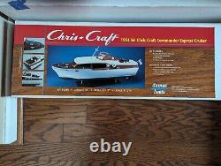 31 DUMAS 1954 Chris Craft Commander Express Cruiser #1244 Bateau R/C