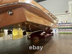 35 Modèle réduit en bois à l'échelle du bateau de vitesse exclusif Riva Aquarama italien en bois exotique, neuf 35 Modèle réduit en bois à l'échelle du bateau de vitesse exclusif Riva Aquarama italien en bois exotique, neuf