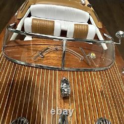 35 Riva Aquarama Modèle réduit en bois de bateau de vitesse exclusif italien Runabout, neuf