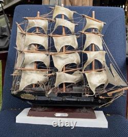 3 Bateaux en bois/tissu