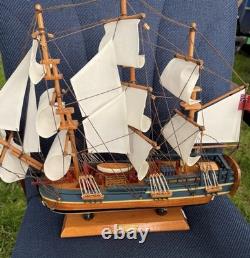 3 Bateaux en bois/tissu