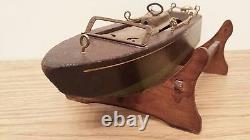 Ancien modèle de bateau à moteur à remontage de clé: Vedette à moteur à remontage de clé, jouet