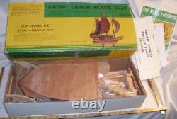 Ancien modèle réduit de bateau de yacht privé chinois en bois - Modèles de navires Inc. boîte.