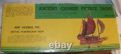 Ancien modèle réduit de bateau de yacht privé chinois en bois - Modèles de navires Inc. boîte.