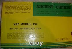 Ancien modèle réduit de bateau de yacht privé chinois en bois - Modèles de navires Inc. boîte.