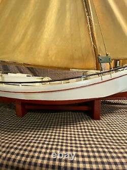 Antique Large 38x38x10 Chesapeake Skipjack Modèle Folk Art Hand Built Boat