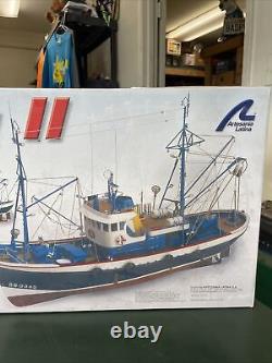 Artesania Latina MARINA II Kit de modèle de bateau de pêche au thon en bois à l'échelle 1:50